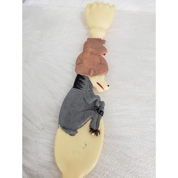 Vintage Genuine BEAR ASS SCRATCHER Plastic Back Hand Donkey Brown Bear Las Vegas - Picture 9 of 11